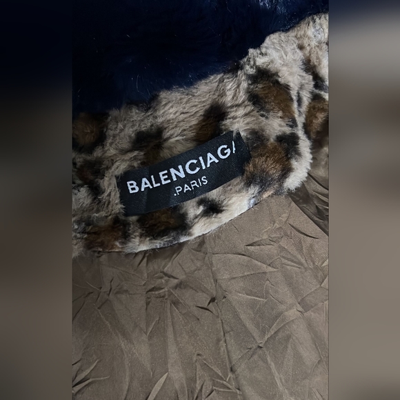 Wore in Dubai 📍 - Picture 2 of 4